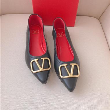 Valentino    2022新款女生鞋子