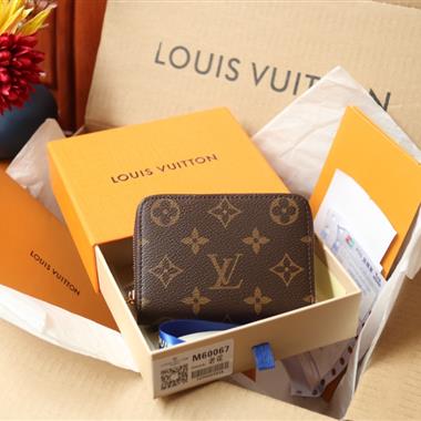 LOUIS VUITTON    2023新款時尚錢夾  尺寸:11*8*2CM