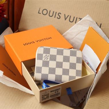 LOUIS VUITTON    2023新款時尚錢夾  尺寸:11*8*2CM