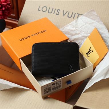 LOUIS VUITTON    2023新款時尚錢夾  尺寸:11*8*2CM