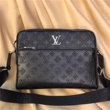 LOUIS VUITTON    2023新款男生時尚休閒包  尺寸:25*28-5CM