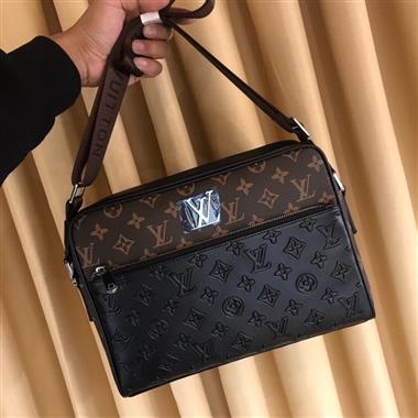 LOUIS VUITTON    2023新款男生時尚休閒包  尺寸:25*28-5CM