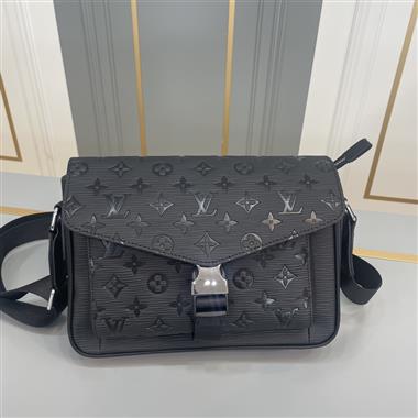 LOUIS VUITTON    2023新款男生時尚休閒包 尺寸：26*16*6CM