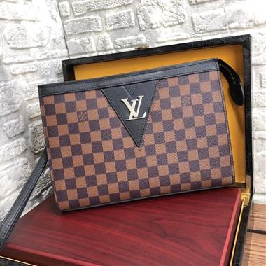 LOUIS VUITTON    2023新款男生時尚休閒包 尺寸：28-21-6CM