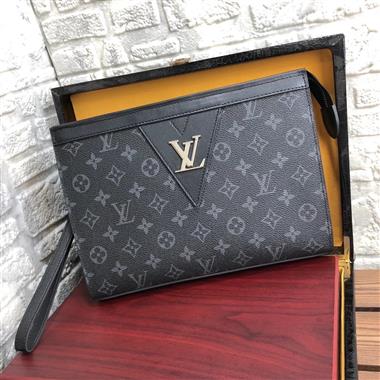 LOUIS VUITTON    2023新款男生時尚休閒包 尺寸：28-21-6CM