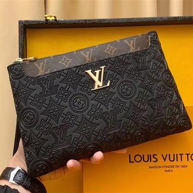 LOUIS VUITTON    2023新款男生時尚休閒包 尺寸：29x19x3CM