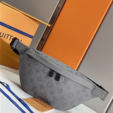 LOUIS VUITTON    2023新款男生時尚休閒包 尺寸：44 x 15 x 9CM