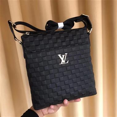 LOUIS VUITTON    2023新款男生時尚休閒包 尺寸：25*28*5CM