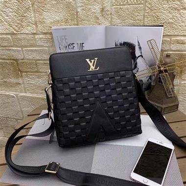 LOUIS VUITTON    2023新款男生時尚休閒包 尺寸：26-28-6CM