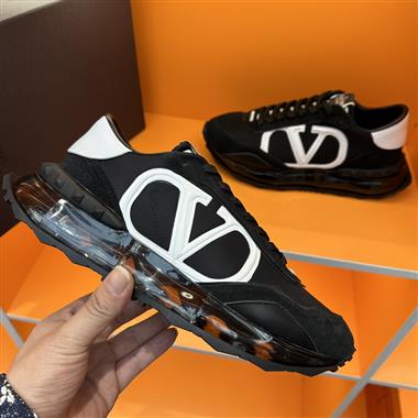 Valentino   2023新款休閒時尚男生鞋子