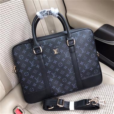 LOUIS VUITTON    2023新款男生時尚休閒包 尺寸:39*29*8CM