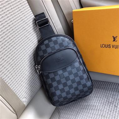 LOUIS VUITTON    2023新款男生時尚休閒包 尺寸:15*26*7CM