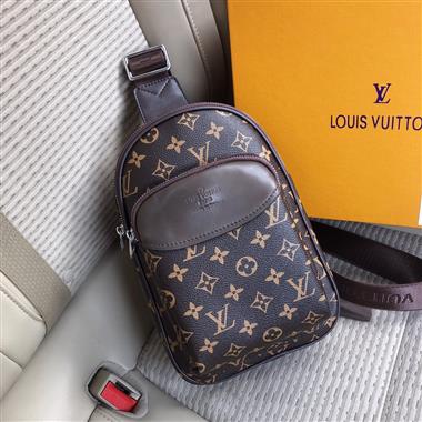 LOUIS VUITTON    2023新款男生時尚休閒包 尺寸:15*26*7CM