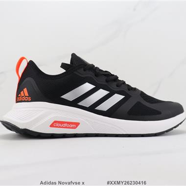 Adidas Novafvse x 輕便跑步鞋