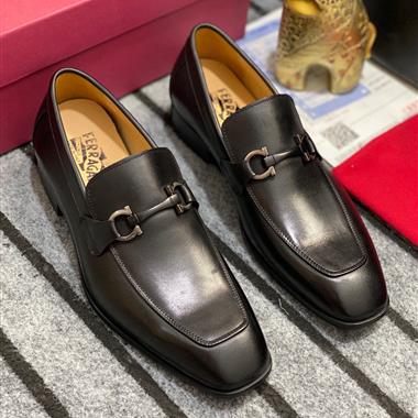 Ferragamo    2023新款休閒時尚男生鞋子