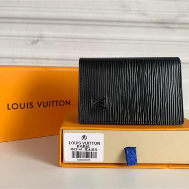 LOUIS VUITTON   2023新款男生時尚休閒包  尺寸:7X11CM