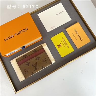 LOUIS VUITTON   2023新款男生時尚休閒包  尺寸:7X11CM