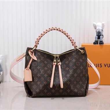 LOUIS VUITTON  2023新款女生時尚休閒包  尺寸:32*26*17CM