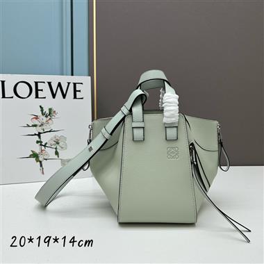 LOEWE   2023新款女生時尚休閒包 尺寸:20.8-19.5-14.5CM