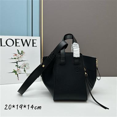 LOEWE   2023新款女生時尚休閒包 尺寸:20.8-19.5-14.5CM