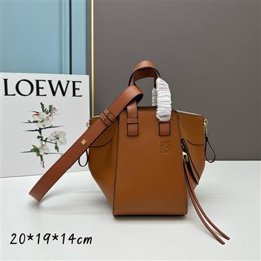 LOEWE   2023新款女生時尚休閒包 尺寸:20.8-19.5-14.5CM