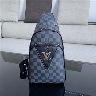 LOUIS VUITTON    2023新款男生時尚休閒包  尺寸：29-16-6CM