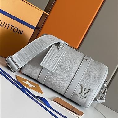 LOUIS VUITTON    2023新款男生時尚休閒包  尺寸：27 *17 *13CM