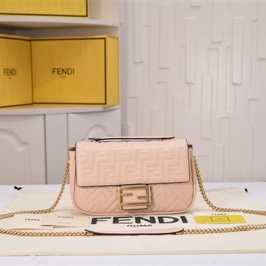 FENDI   2023新款女生時尚休閒包 尺寸:24*7*13CM