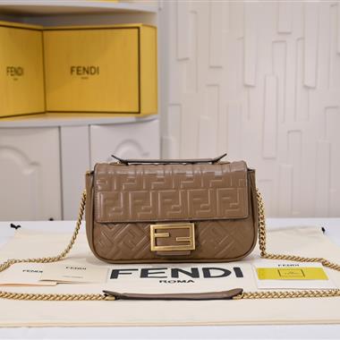 FENDI   2023新款女生時尚休閒包 尺寸:24*7*13CM