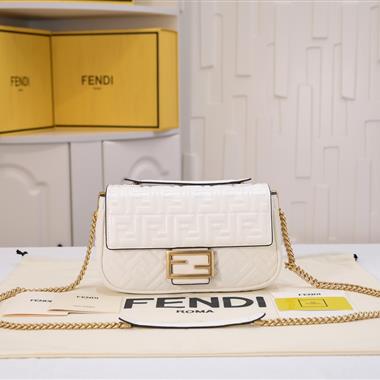 FENDI   2023新款女生時尚休閒包 尺寸:24*7*13CM