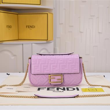 FENDI   2023新款女生時尚休閒包 尺寸:24*7*13CM