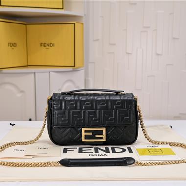 FENDI   2023新款女生時尚休閒包 尺寸:24*7*13CM