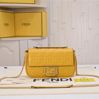 FENDI   2023新款女生時尚休閒包 尺寸:24*7*13CM