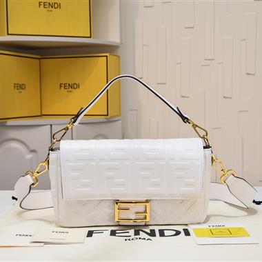 FENDI   2023新款女生時尚休閒包 尺寸:26*5*15CM