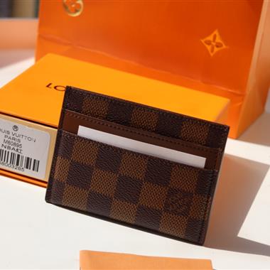 LOUIS VUITTON    2023新款女生時尚休閒包 尺寸:11*7*0.6CM