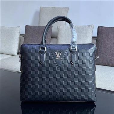 LOUIS VUITTON    2023新款男生時尚休閒包  尺寸：39-28-7CM