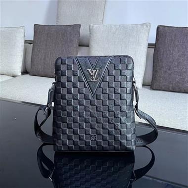 LOUIS VUITTON    2023新款男生時尚休閒包  尺寸：24-28-5CM