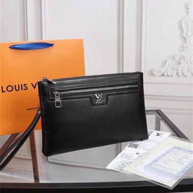 LOUIS VUITTON   2023新款男生時尚休閒包 尺寸：28-18-3CM