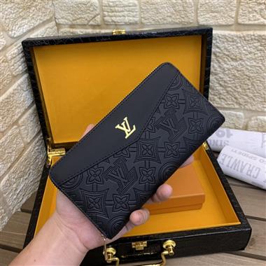 LOUIS VUITTON   2023新款男生時尚休閒包 尺寸：19.5*10*2.5CM