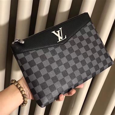 LOUIS VUITTON   2023新款男生時尚休閒包 尺寸：27-19-3.5CM