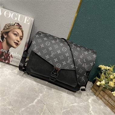 LOUIS VUITTON  2023新款男生時尚休閒包  尺寸：29*23*11.5CM