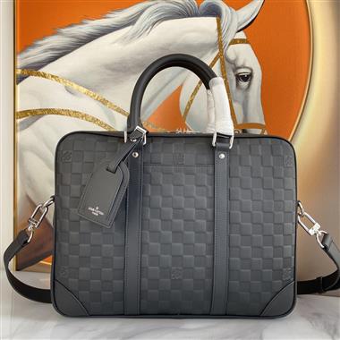 LOUIS VUITTON  2023新款男生時尚休閒包  尺寸：36.5*27.5*6CM