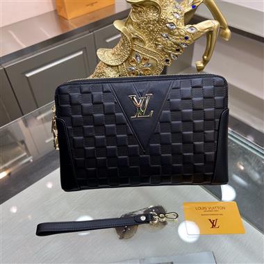 LOUIS VUITTON  2023新款男生時尚休閒包  尺寸：27-5-18CM