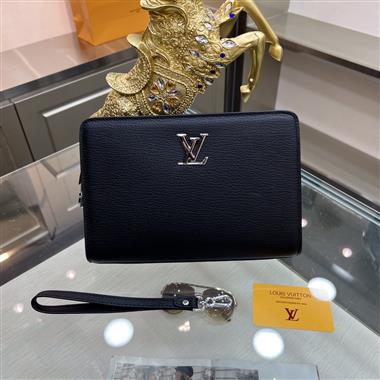 LOUIS VUITTON   2023新款男生時尚休閒包  尺寸：25-6-17CM