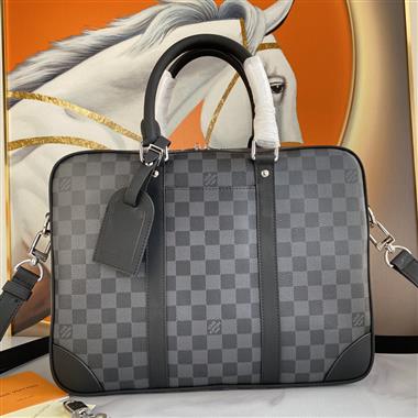 LOUIS VUITTON  2023新款男生時尚休閒包  尺寸：36.5*27.5*6CM