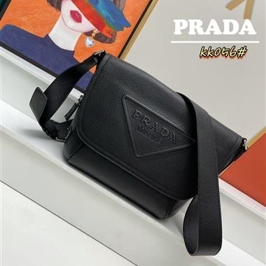 PRADA   2023新款女生時尚休閒包  尺寸：22*22*12CM