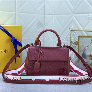 LOUIS VUITTON    2023新款女生時尚休閒包  尺寸：20*16*7.5CM