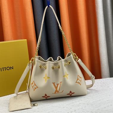 LOUIS VUITTON    2023新款女生時尚休閒包  尺寸：28*20*11.5CM