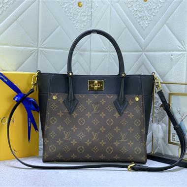 LOUIS VUITTON    2023新款女生時尚休閒包  尺寸：30.5*24.5*14CM