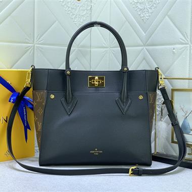 LOUIS VUITTON    2023新款女生時尚休閒包  尺寸：30.5*24.5*14CM